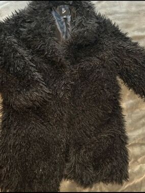 art class Black Faux Fur Kids Coat with Shaggy Texture